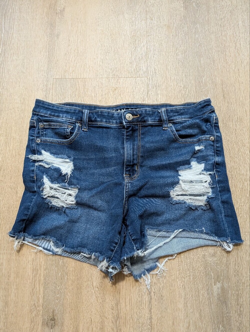 American Eagle Distressed Dark Blue Denim Women’s Shortie Shorts 14 Stretch